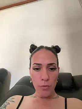 donatella07 online show from January 13, 2026, 6:02 pm