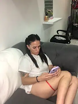 donatella07 online show from February 6, 2026, 12:59 am