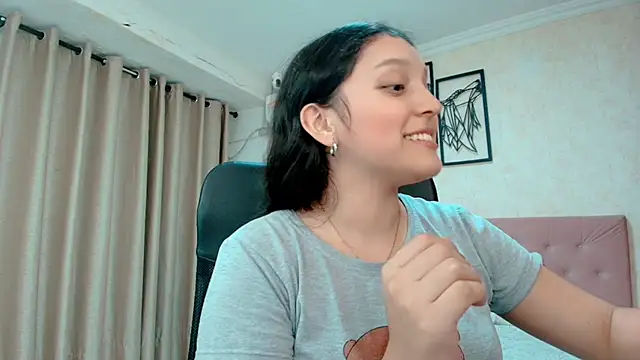 littlemolly walcott online show from March 25, 2026, 12:16 am