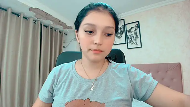 littlemolly walcott online show from April 14, 2026, 12:27 am