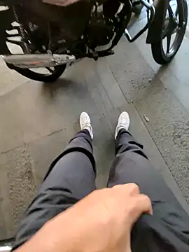 Snapshot of jerryrooh69 chatting on April 6, 2026, 9:32 am jerryrooh69 online show from April 6, 2026, 9:32 am