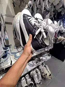 Snapshot of jerryrooh69 chatting on April 9, 2026, 1:27 pm jerryrooh69 online show from April 9, 2026, 1:27 pm