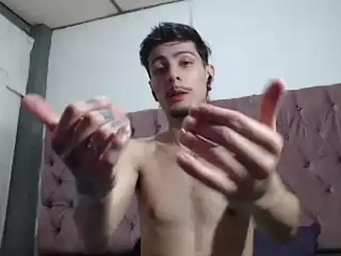 Snapshot of levconnor chatting on January 15, 2026, 2:27 am levconnor online show from January 15, 2026, 2:27 am