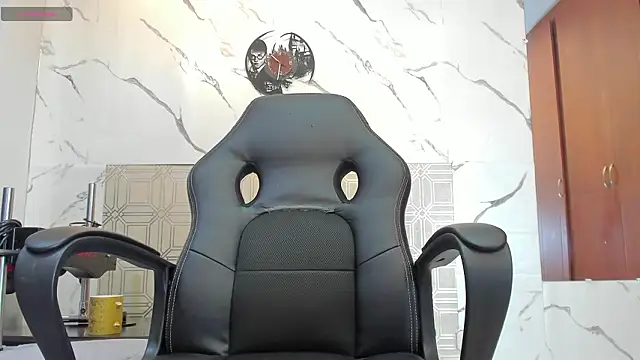 Snapshot of asher_lux chatting on March 4, 2026, 6:14 pm asher lux online show from March 4, 2026, 6:14 pm