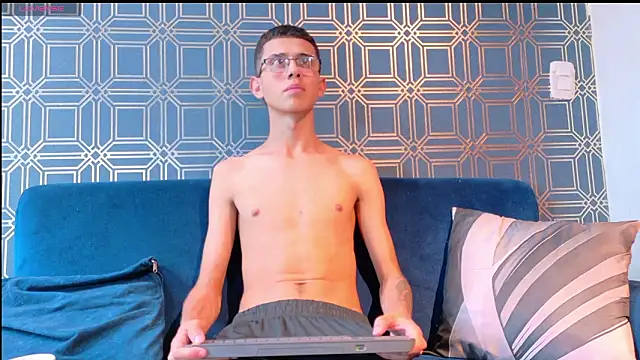 Snapshot of asher_lux chatting on March 5, 2026, 5:42 pm asher lux online show from March 5, 2026, 5:42 pm