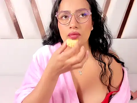 MiaKleinX online show from June 11, 2026, 12:32 am