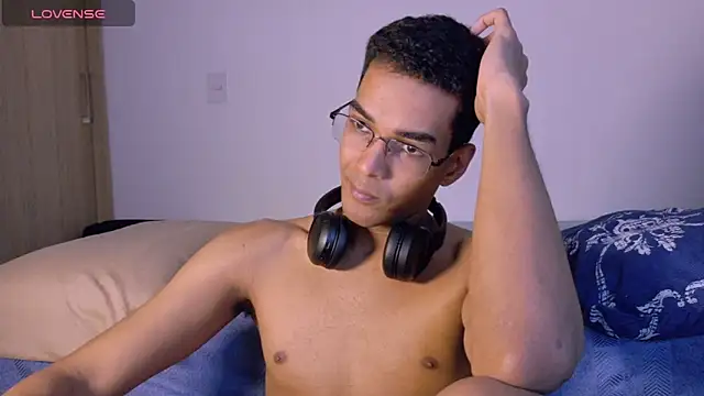 Pikashu7u7 online show from March 12, 2026, 4:07 am