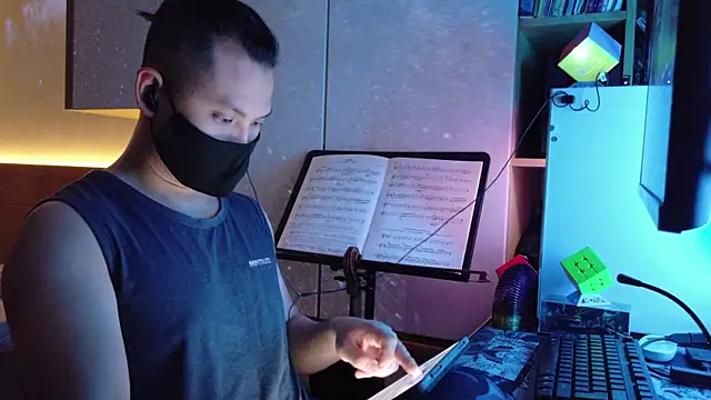OnlyHand9x online show from April 23, 2026, 4:53 pm