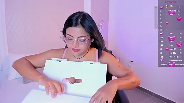 nina desire  online show from March 3, 2026, 7:09 pm