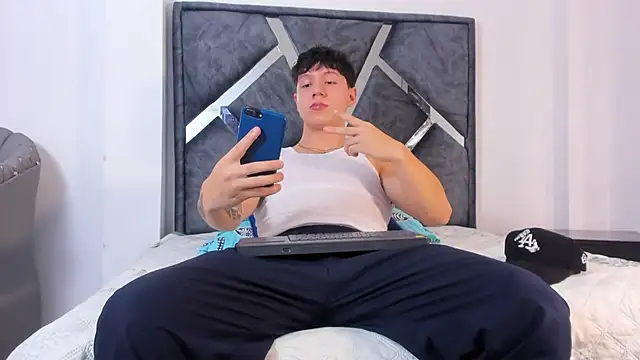 Snapshot of Liam_saint chatting on February 12, 2026, 12:22 pm Liam saint online show from February 12, 2026, 12:22 pm