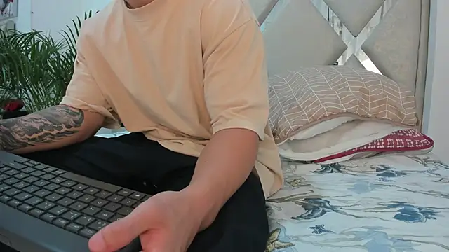 Snapshot of Liam_saint chatting on March 3, 2026, 12:11 pm Liam saint online show from March 3, 2026, 12:11 pm