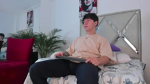 Snapshot of Liam_saint chatting on March 5, 2026, 1:29 pm Liam saint online show from March 5, 2026, 1:29 pm