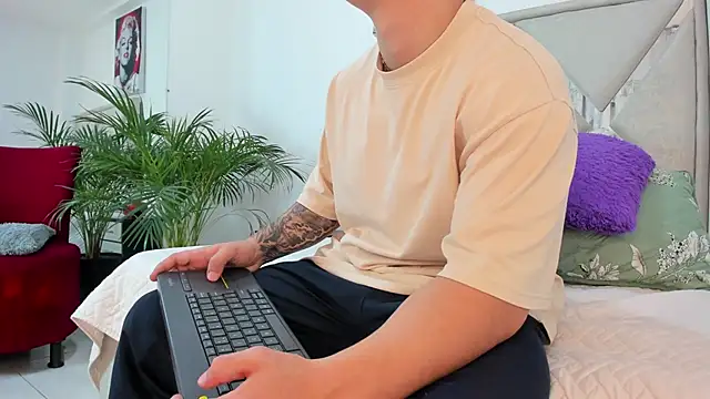 Snapshot of Liam_saint chatting on March 13, 2026, 1:18 pm Liam saint online show from March 13, 2026, 1:18 pm