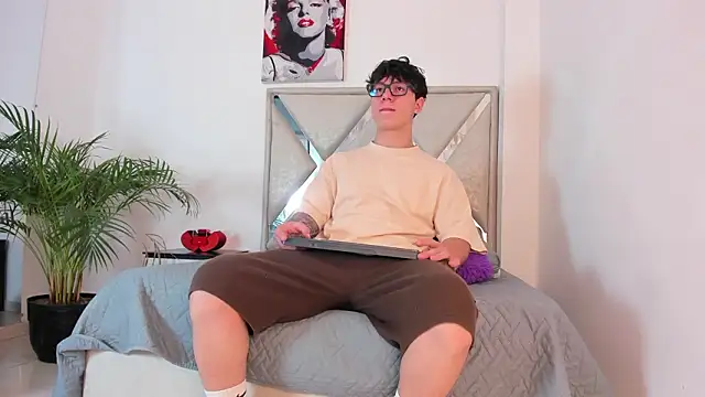 Snapshot of Liam_saint chatting on March 16, 2026, 12:09 pm Liam saint online show from March 16, 2026, 12:09 pm