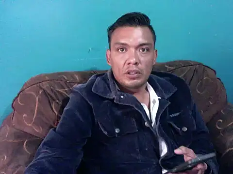 latinomoreno95 online show from February 2, 2026, 9:24 pm