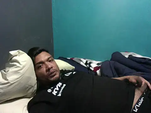 Snapshot of latinomoreno95 chatting on April 5, 2026, 11:18 am latinomoreno95 online show from April 5, 2026, 11:18 am