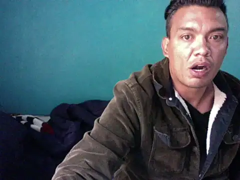 latinomoreno95 online show from May 22, 2026, 4:23 pm