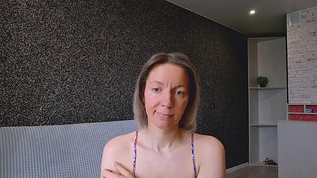 Amanda Luxe online show from May 2, 2026, 3:00 am