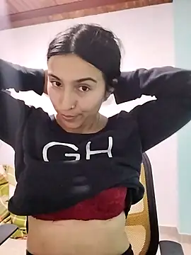 Snapshot of Emily_Gree chatting on March 28, 2026, 7:57 pm Emily Gree online show from March 28, 2026, 7:57 pm