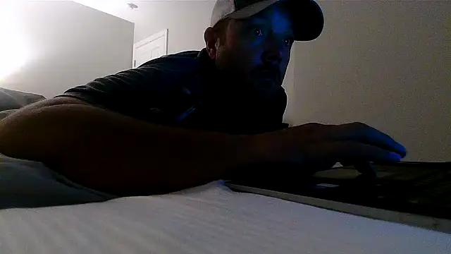 nuttincowboy online show from May 19, 2026, 1:44 am