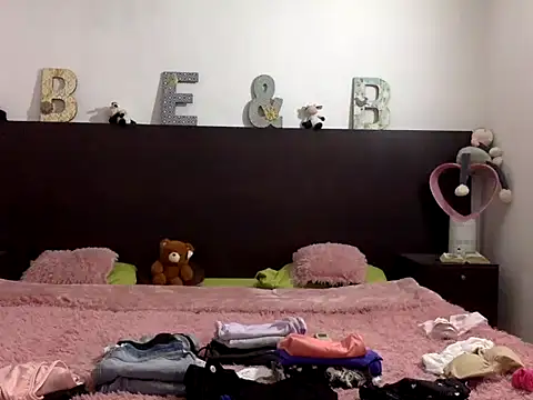 Flabia Roses online show from January 18, 2026, 3:27 pm