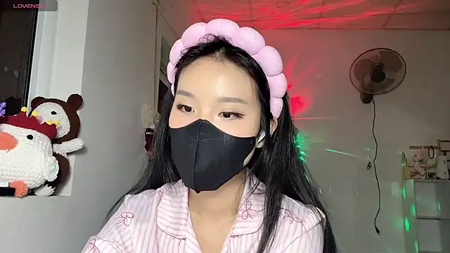Tieu-May online show from May 12, 2026, 9:12 pm