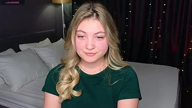 Snapshot of Angel__Grace chatting on January 17, 2026, 12:26 am Angel Grace online show from January 17, 2026, 12:26 am