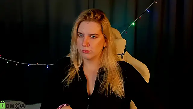 Snapshot of SoftLana chatting on January 13, 2026, 4:07 am SoftLana online show from January 13, 2026, 4:07 am