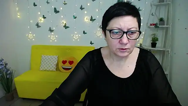 EmilyL0ve online show from February 21, 2026, 6:25 am