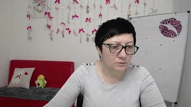 EmilyL0ve online show from April 23, 2026, 5:15 pm