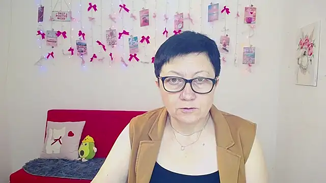 EmilyL0ve online show from May 8, 2026, 5:13 am