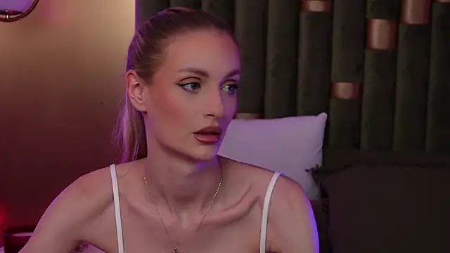 Snapshot of AmeliaAngel chatting on March 4, 2026, 8:26 pm AmeliaAngel online show from March 4, 2026, 8:26 pm