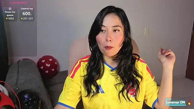 LolaOpalX online show from June 18, 2026, 12:00 am
