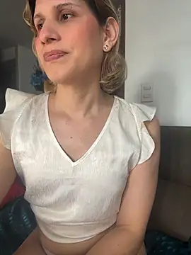 milablossom01 online show from June 18, 2026, 4:44 pm