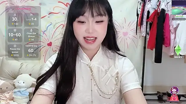 xiaoguai99 online show from April 17, 2026, 1:14 pm