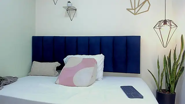 mayaevansmg online show from February 20, 2026, 12:16 pm