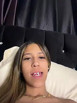 Snapshot of vicky_bass_ chatting on April 9, 2026, 1:27 am vicky bass online show from April 9, 2026, 1:27 am