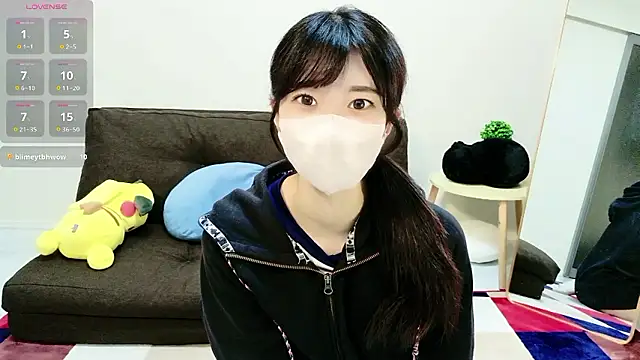 Rui-chaaan online show from May 6, 2026, 2:29 am