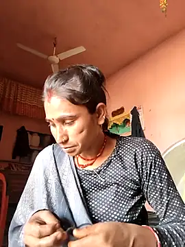 lodhi8080 online show from May 4, 2026, 4:08 am