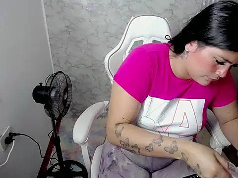 Scarleta01 online show from February 5, 2026, 2:11 pm