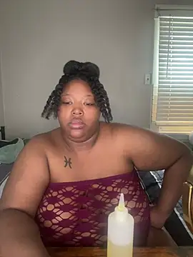 Chocolatebunnyxx96 online show from April 13, 2026, 6:02 pm
