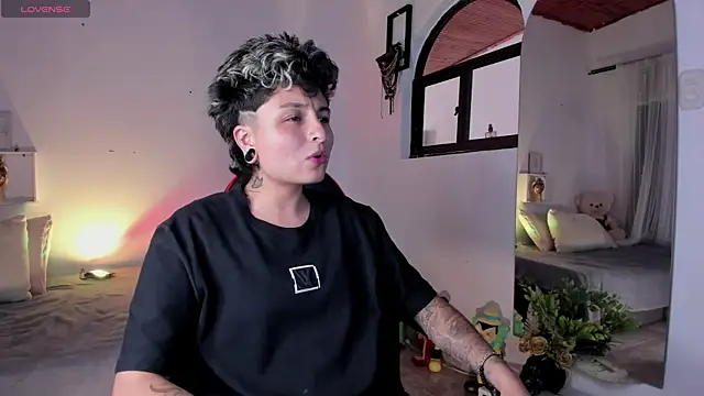 Zury Ramirez online show from May 3, 2026, 8:48 pm