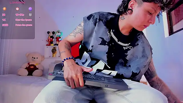 Zury Ramirez online show from May 10, 2026, 2:33 pm