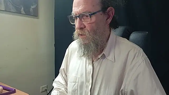 Snapshot of Uncle_Hottie chatting on April 2, 2026, 4:04 pm Uncle Hottie online show from April 2, 2026, 4:04 pm
