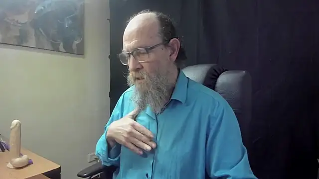 Snapshot of Uncle_Hottie chatting on April 6, 2026, 6:31 pm Uncle Hottie online show from April 6, 2026, 6:31 pm