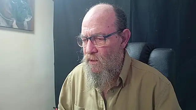 Snapshot of Uncle_Hottie chatting on April 7, 2026, 4:51 pm Uncle Hottie online show from April 7, 2026, 4:51 pm