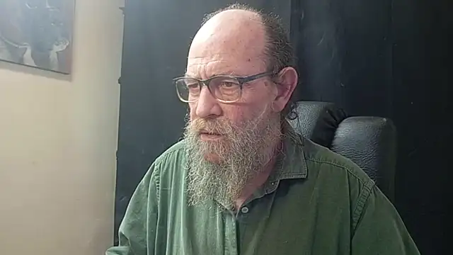 Snapshot of Uncle_Hottie chatting on April 8, 2026, 5:02 pm Uncle Hottie online show from April 8, 2026, 5:02 pm