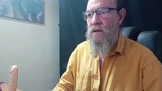 Snapshot of Uncle_Hottie chatting on April 9, 2026, 5:07 pm Uncle Hottie online show from April 9, 2026, 5:07 pm