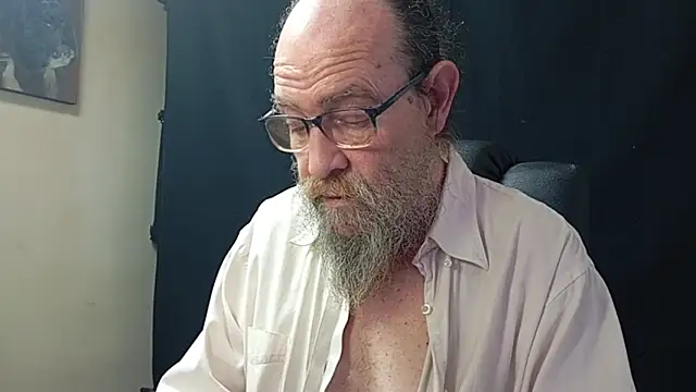Snapshot of Uncle_Hottie chatting on April 10, 2026, 4:55 pm Uncle Hottie online show from April 10, 2026, 4:55 pm