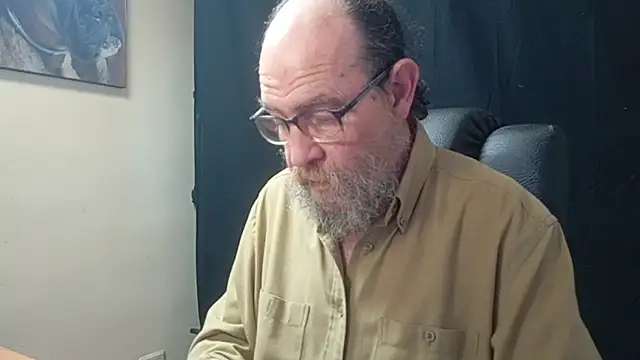 Snapshot of Uncle_Hottie chatting on April 13, 2026, 5:18 pm Uncle Hottie online show from April 13, 2026, 5:18 pm